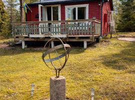 The Hunters Hill - Cosy private forest retreat, viešbutis mieste Brålanda