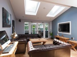 Luxurious Townhouse Edinburgh with Hot Tub, hotel a Edimburg