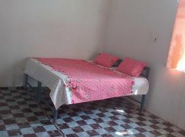 SPOT ON 81155 OM Guest House, hotel di Morādābād