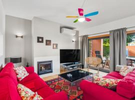Spacious and elegant holiday home !, hotel in Lagos