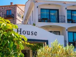 Cunda House Küçük Otel