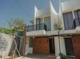 Winoera Villa - Modern-Tropical Stay Batu, hotel u gradu 'Tlekung'