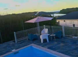 Maison 3 chambres avec piscine, vue sur mer, hotel v destinaci Le Moule