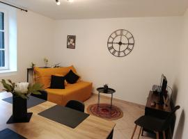 La maison Dakoté, maison rénovée pour 6 personnes proche de Dun-sur-Auron, хотел в Bussy