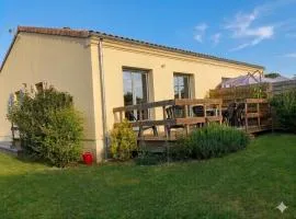 Gite 3 étoiles avec jardin et parking proche Libourne Saint Emilion et Bordeaux Le Ptit Coin de Soleil 1 a 6 personnes