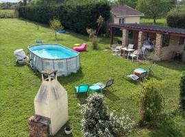 32 parc des sports chez catherve、Saint-Médard-de-Guizièresのホテル