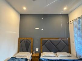 Hotel chopta view: Sari şehrinde bir otel