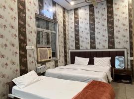 Radhika comfort stay، فندق في فريندافان
