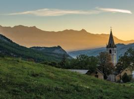 Notre Dame Du Laus, hotel sa Saint-Étienne-le-Laus