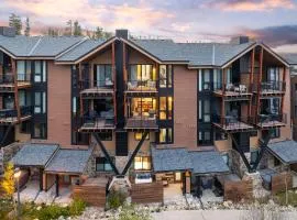 Downtown WP River Front Villa 242 I Private Hot Tub I Great Views I Activity Program