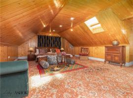 Luxury Ashok Cottage, hotel i Srinagar