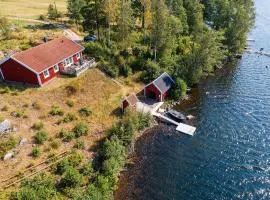 Secluded, private jetty, facing south, on the lake