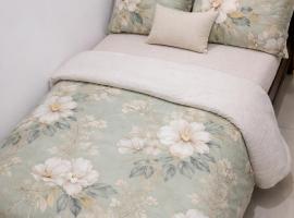 Amazing Suites Bedrooms & Kitchen, Lekki - Shared Apartment, hotell i Lagos