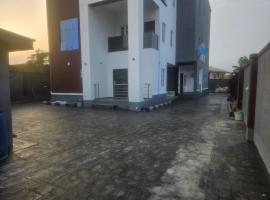 Unique Luxury and Royal Appartment, hotel a Iju Junction