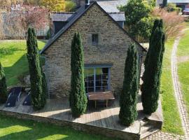 Gites la Rifflais - L'étang - vue sur étang privé, hótel í Langrolay