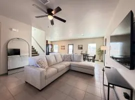 3BR 2BA Modern Farmhouse King Bed Smart TVs