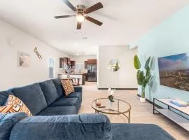 2BR 2BA Coastal Home King Bed Smart TVs A