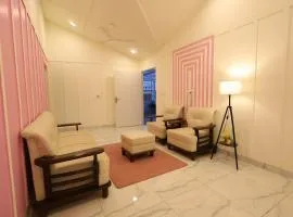 2BHK Peaceful Stay - Perfect for Couples & Families near Shree Ram Temple