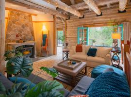 이넘클로에 위치한 호텔 Blue Roof Lodge - Forest Getaway for Groups