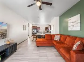 Modern 2BR 2BA Home King Bed Smart TVs D