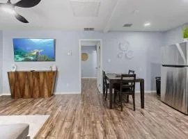 Cozy Coastal-Inspired Stay 1 Bed 1 Bath King Bed