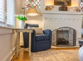 Walkable Designer Cottage In GV