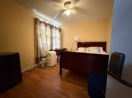 Citrus Loft - Quiet and close to anywhere female only, hotel a Covina