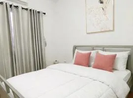 Private Corner House Near Central Westgate