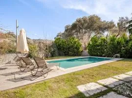 Luxury 4BR Yalıkavak Villa with Private Pool Garden