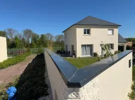 Spacious 4-Bedroom House Near Pegasus Bridge & Caen