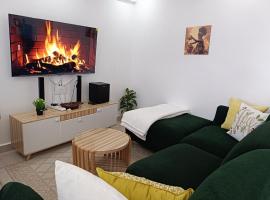 Naivegas-Staycation by Winnie-1 bedrooms, hotel i Munyu