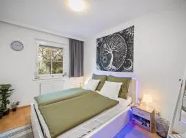 Cozy Apartment near Airport & City Center with Private Garden