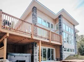 Modern Waterfront Cottage on the Rouge River & Spa