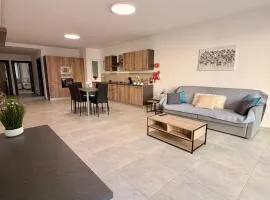 Ocean Breeze Apartment, Sleeps 6, Family-Friendly