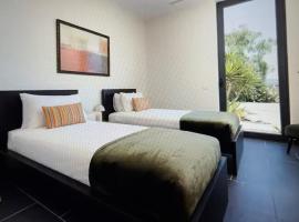 Exclusive Stunning Views Pool, hôtel à Road Town