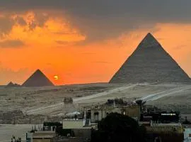 Night Pyramids Inn Hotel