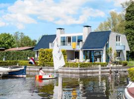 Villa in Loosdrecht with sunny balcony, Hotel in Loosdrecht