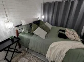 Peaceful, Pool, LowTox, B'fast included, Yoga Yard