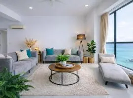 High Floor Seaview 2BR suites with Pool Sauna & Bathtub Near Gurney George Town Jazz Suites 253A