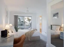 Manly Beachfront 3BR walk to cafes & dining