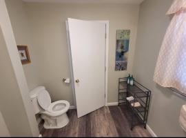 Bay Front Manor House: Deale şehrinde bir otel