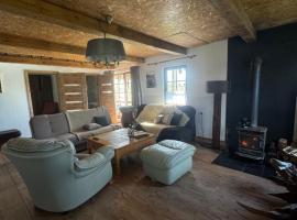 Dom nad rzeką, hotel v destinaci Neple