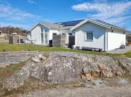 3 Bedroom Cozy Home In Kyrkesund