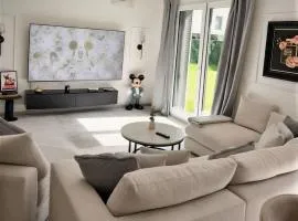 6-Min Drive to Disneyland House with Free Parking