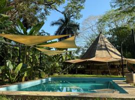KRITAJNA SAFARi LODGE โรงแรมในโดมินิกัล