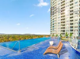 Bright 2-Bed Apartment with Scenic Balcony