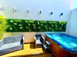 Private Hot Tub All Year Round - 25 min Lisbon, hotel di Setúbal