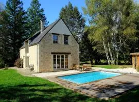 Beautifully located country house with heated pool