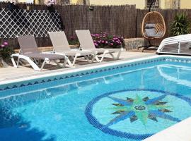 Villa privada con piscina, jardín y BBQ cerca de Madrid – hotel w mieście Carranque