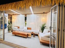 KAI 3BHK Pool Villa Amberi Udaipur, hotel i Bedla